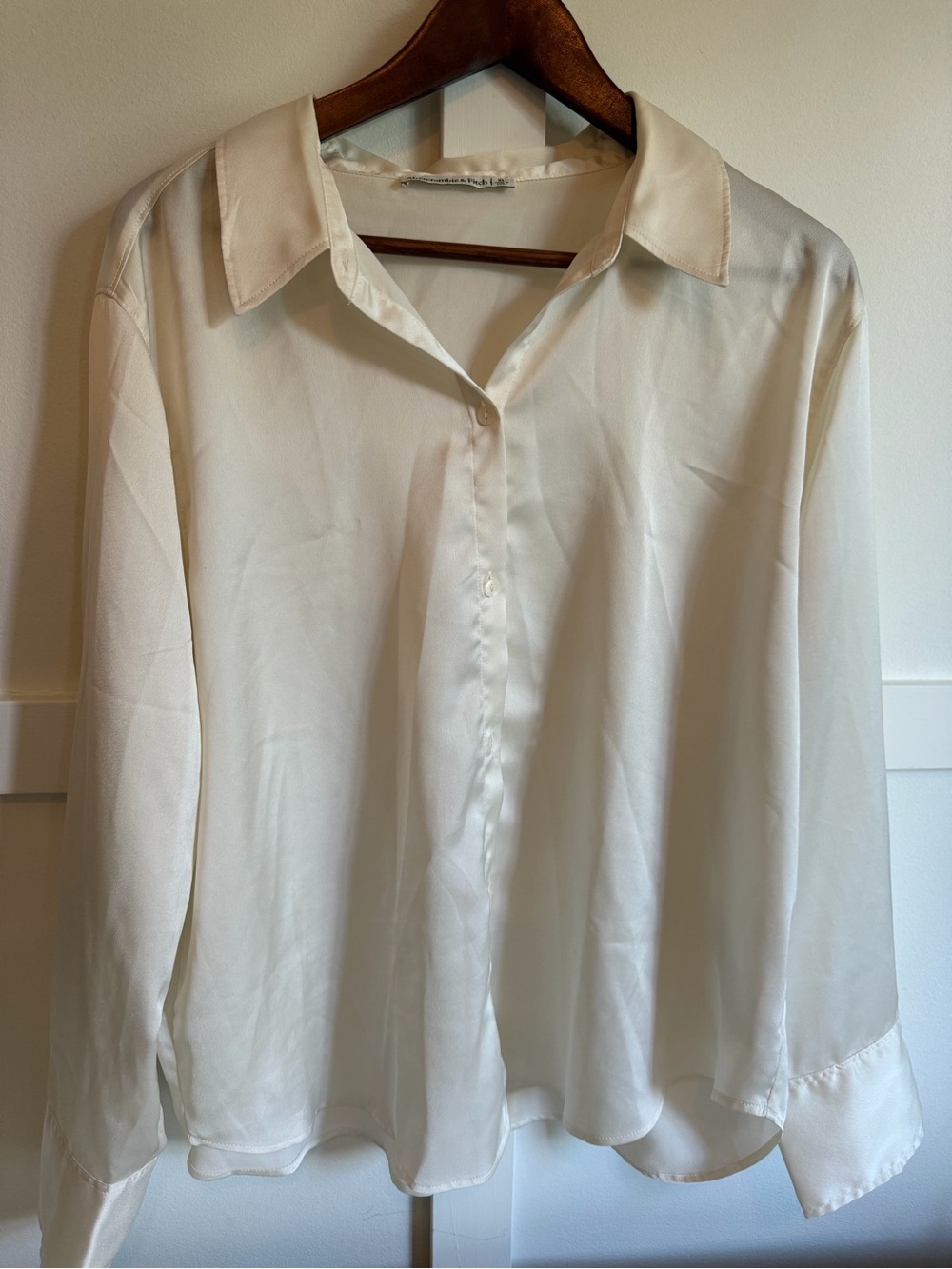 Abercrombie & Fitch Cream Button-Down Stretch Satin Blouse - XL